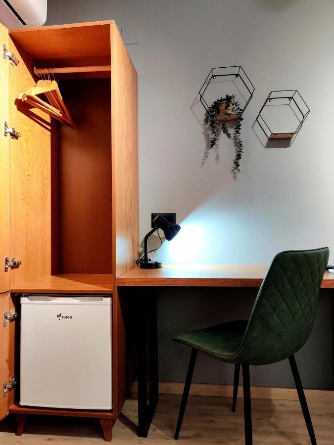 Piro'S Cozy Rooms - City Centre Корча Екстер'єр фото