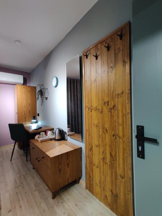 Piro'S Cozy Rooms - City Centre Корча Екстер'єр фото