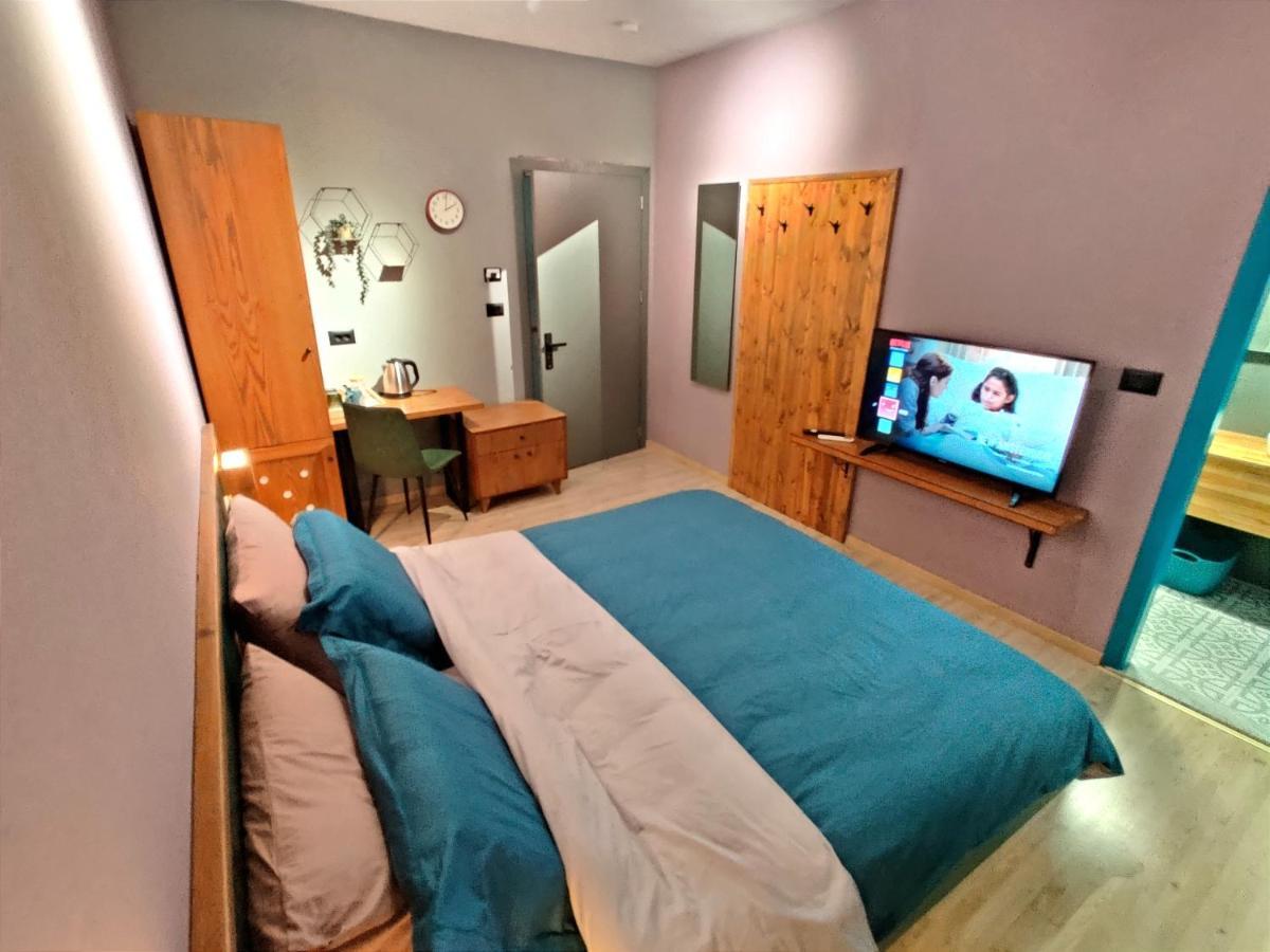 Piro'S Cozy Rooms - City Centre Корча Екстер'єр фото