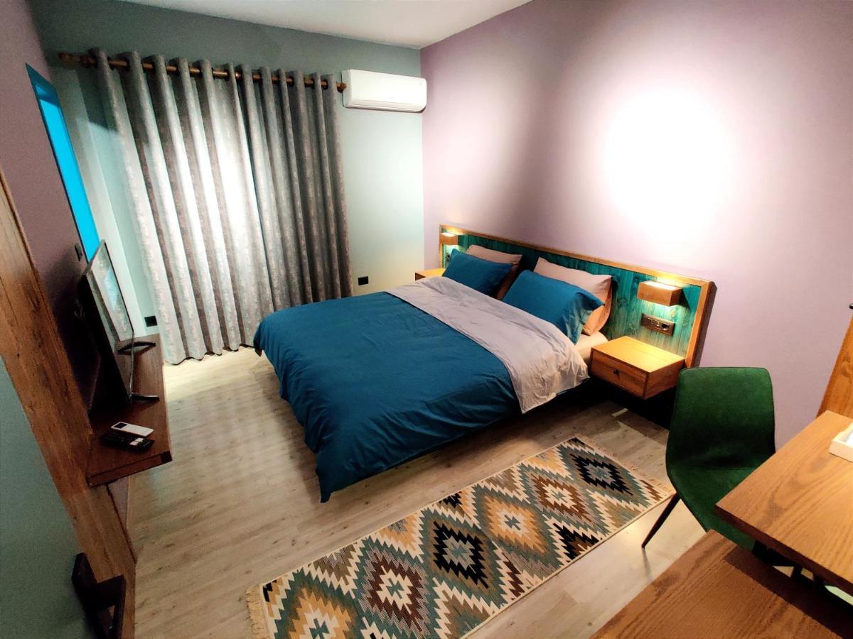 Piro'S Cozy Rooms - City Centre Корча Екстер'єр фото